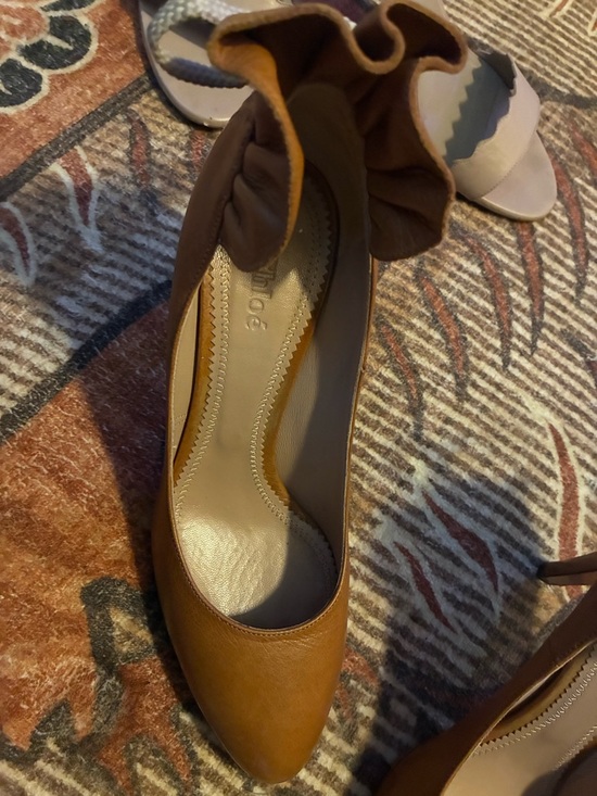 Chloé Tan Ruffle Leather Pumps Size 9.5 & 2 New Chloé Dustbags - Picture 7 of 10